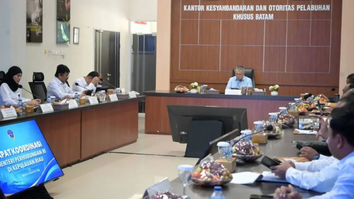  Menteri Perhubungan (Menhub) Dudy Purwagandhi (tengah) mengumpulkan seluruh unit pelaksana teknis (UPT) Kementerian Perhubungan pada seluruh lingkup kerja Provinsi Kepulauan Riau (Kepri), di Batam, Senin (24/8/2026).  F. Kemenhub
