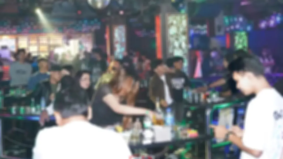 Pengunjung menikmati suasana di dalam THM HH Club Batam, beberapa waktu lalu. BNN memastikan meningkatkan pemantauan terhadap THM lain di Kota Batam. Foto: Ig hhclubplanet3_official