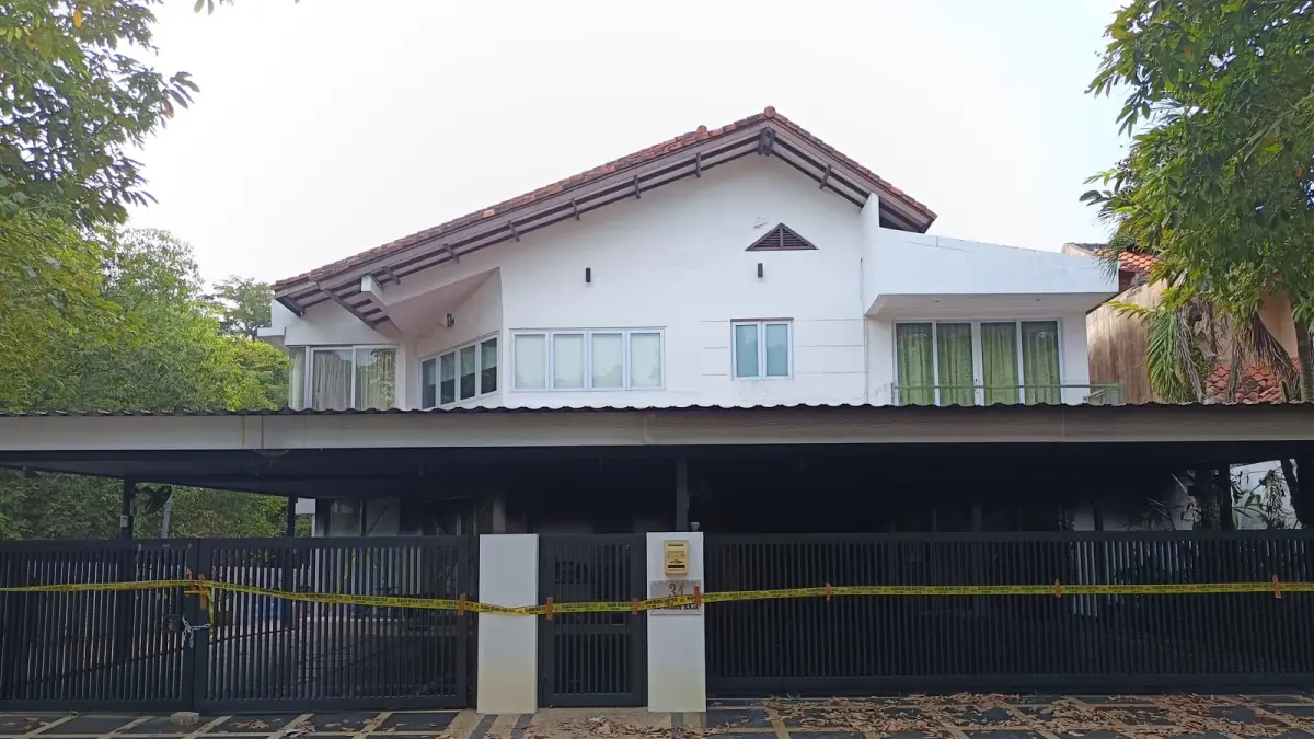 Rumah milik Yuwanky, DPO Bareskrim Polri di Sukajadi yang disegel. F.Tim Batam Pos