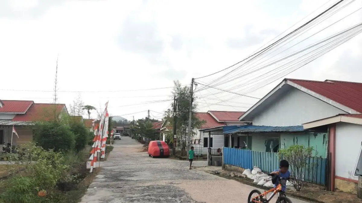 Sejumlah anak bermain di area perumahan di Kilometer 14, Kota Tanjungpinang, Kepri, Selasa (25/8/2026). ANTARA/Ogen 