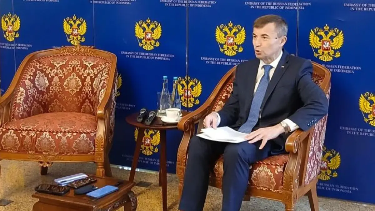 Duta Besar Rusia untuk Indonesia Sergei Tolchenov menyampaikan keterangan dalam media briefing di Jakarta, Rabu (26/8/2026). /ANTARA/Uyu Septiyati Liman