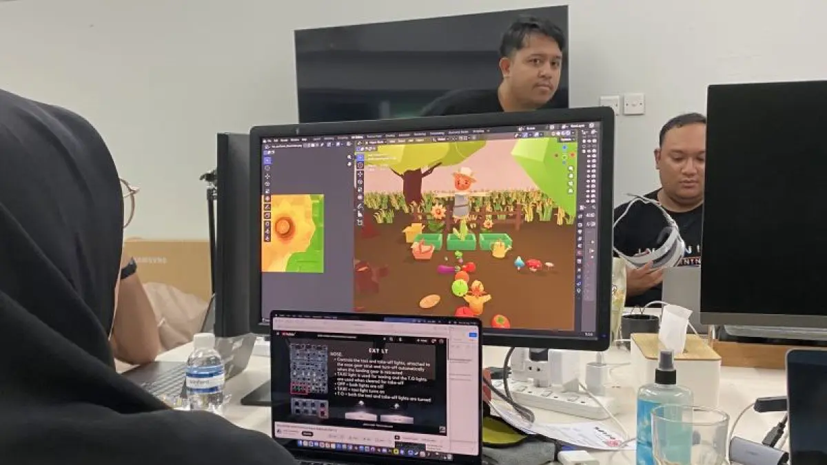 Staf Infinite Learning di Nongsa Digital Park sedang mengembangkan gim digital di Batam, Kepri, Rabu (26/8/2026). (ANTARA/Amandine Nadja) 