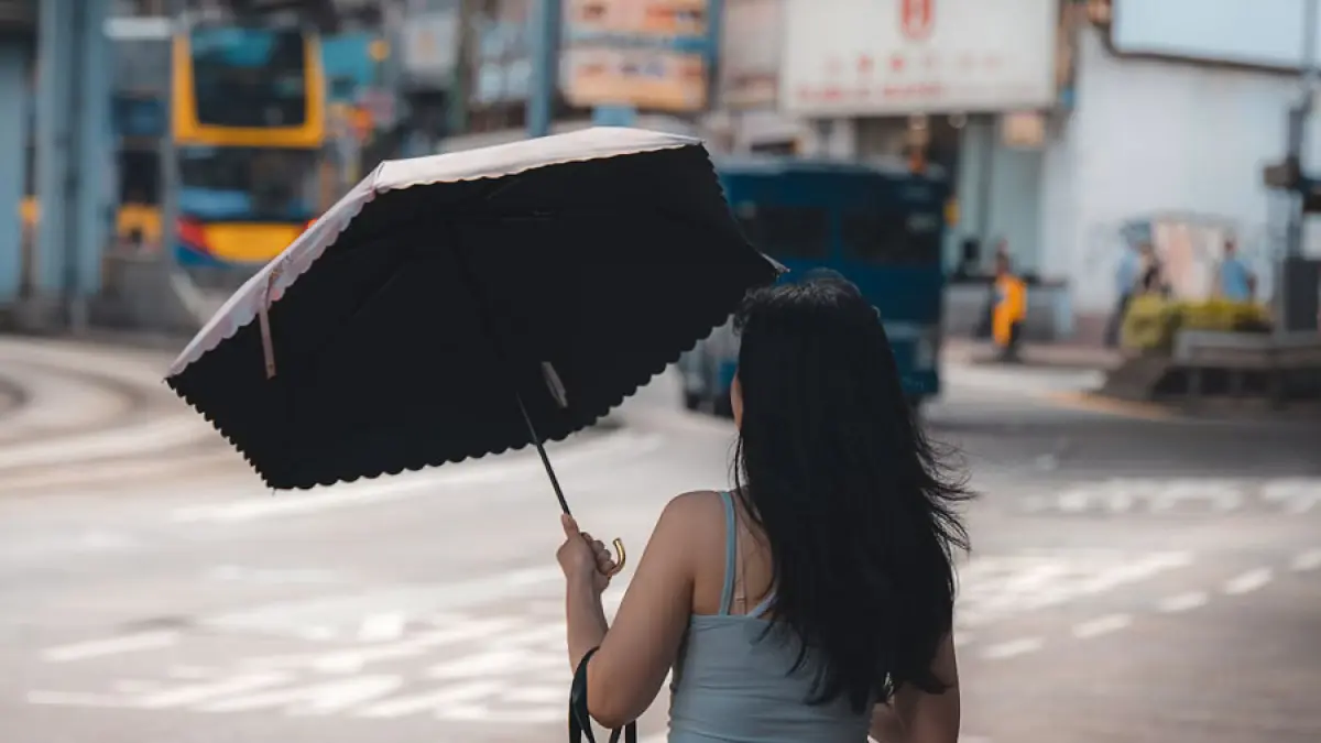 
Dinkes Kepri mengimbau masyarakat mewaspadai risiko heat stroke dan ISPA di tengah cuaca panas dan kering selama musim kemarau.  F. Unsplash