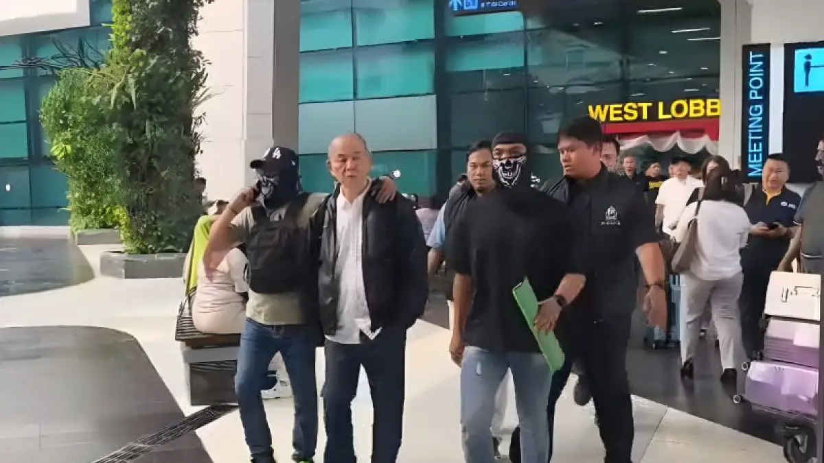 Yuwanky, DPO Bareksrim Polri sekaligus pemilik Planet Batam ditangkap di Terminal 3 Bandara Internasional Soekarno-Hatta (Soetta), Jakarta, Kamis (27/8). F.ist
