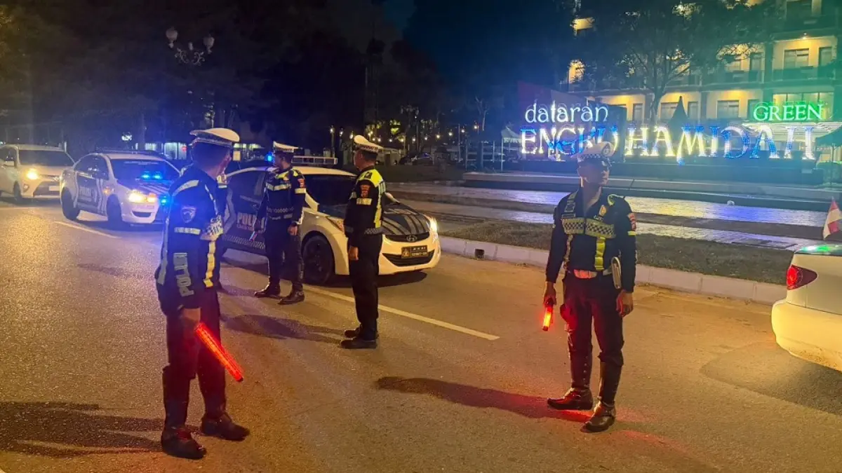 Polisi menindak kendaraan berknalpot brong dalam patroli KRYD di kawasan Engku Hamidah, Batam Center, Jumat (28/8) dini hari. Foto: Istimewa
