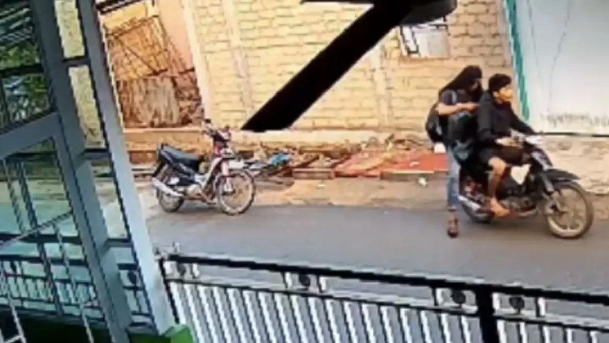 Tangkapan layar CCTV pelaku pencurian peralatan tukang di Bengkong