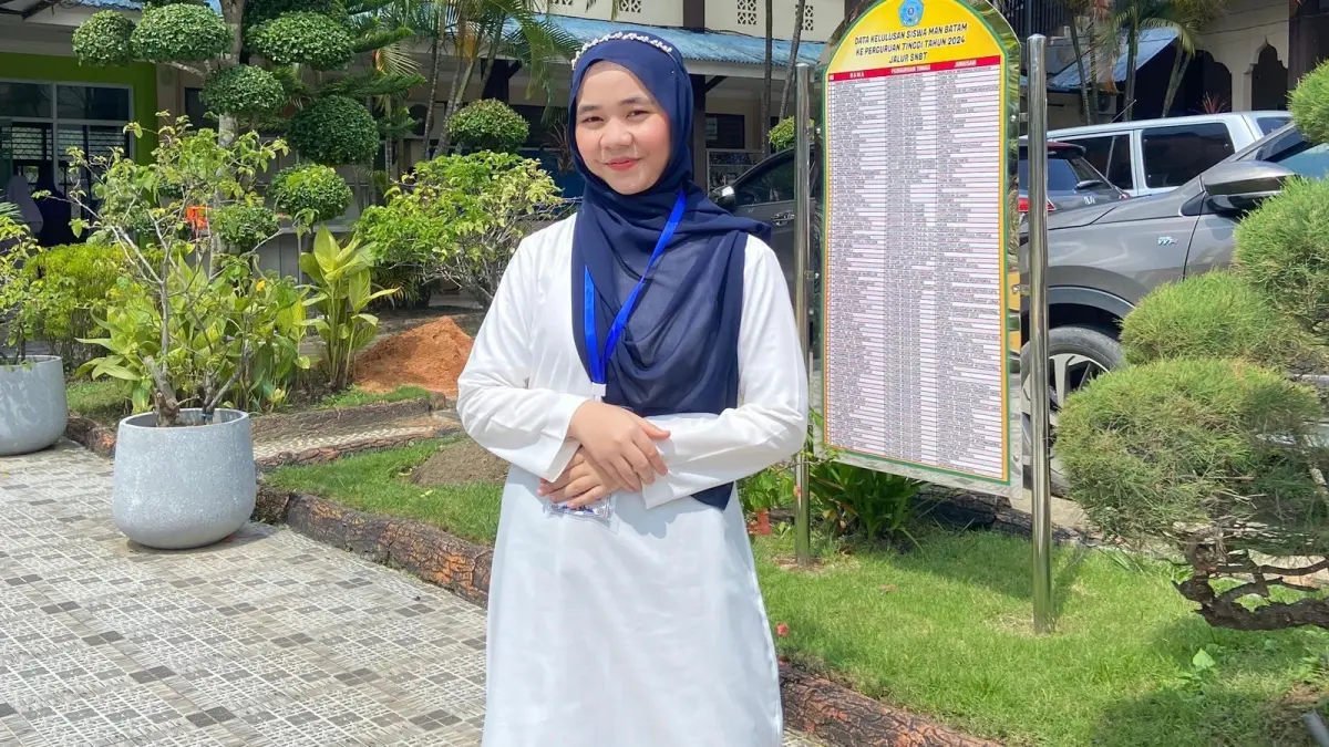 Siswi MAN 1 Batam yang menjuarai International Online Al-Quran Recitation Competition 2026 di Malaysia. F.ist