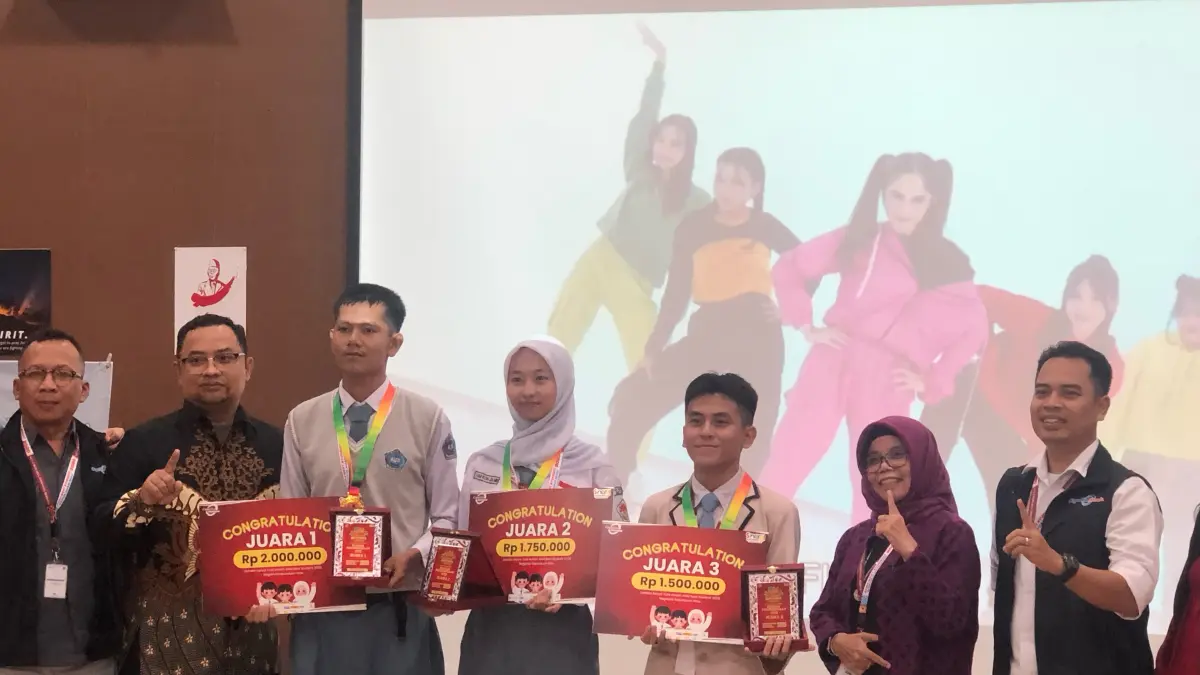 Nabiel Raia Zupharie, siswa SMAN 3 Karimun, meraih juara pertama dalam ajang AHM Best Student 2026 Regional Kepulauan Riau yang mengusung tema “Gen Z Berkarya, Indonesia Berdaya”.
