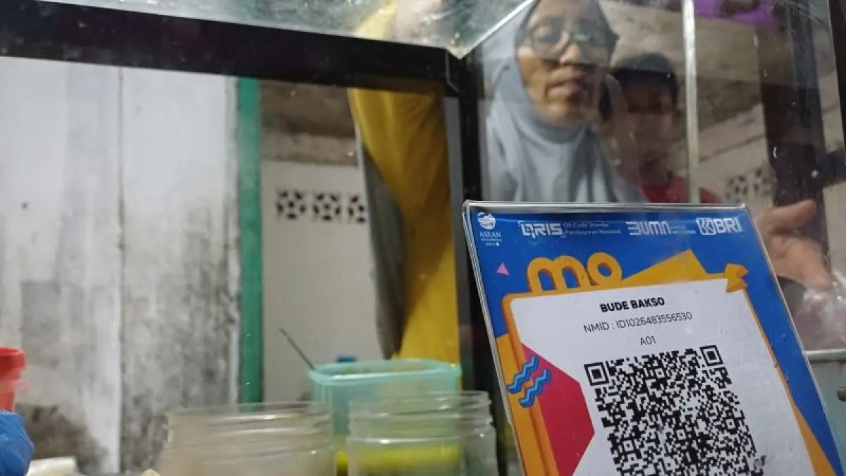 Pelaku UMKM bakso di Kota Tanjungpinang, Kepri, mulai menggunakan QRIS sebagai alat pembayaran non-tunai. ANTARA/Ogen