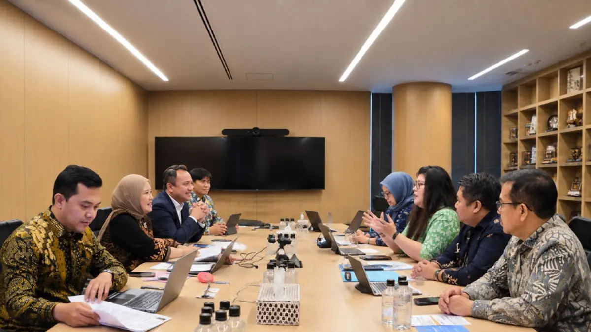 Anggota/Deputi Bidang Pelayanan Umum BP Batam, Ariastuty Sirait (ketiga dari kanan), bersama jajaran BP Batam menggelar audiensi dengan perwakilan KBRI Tokyo, Indonesia Investment Promotion Centre (IIPC) Tokyo, dan BNI Tokyo di Tokyo, Jepang, Kamis (3/9/2026). Pertemuan tersebut membahas penguatan promosi investasi serta perluasan kerja sama untuk menarik lebih banyak perusahaan Jepang berinvestasi di Batam. Foto: Humas BP Batam