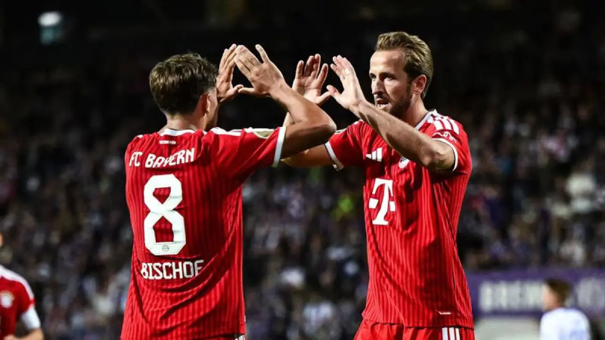 Selebrasi Harry Kane dan Pavlovic setelah mencetak gol untuk Bayern Muenchen dalam pertandingan DFB Pokal 2026/27 lawan Osnabruck di Stadion An der Bremer Brucke pada Kamis (3/9/2026). FcBayern.com 