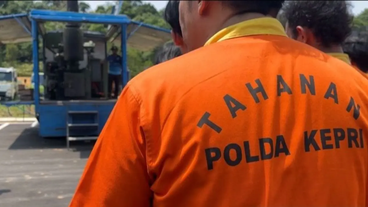 Tahanan Polda Kepri pada kegiatan pemusnahan barang bukti narkotika hasil pengungkapan bulan Juni-Agustus 2026 di Polda Kepri, Batam, Kepri, Kamis (3/8/2026). ANTARA/Angiela