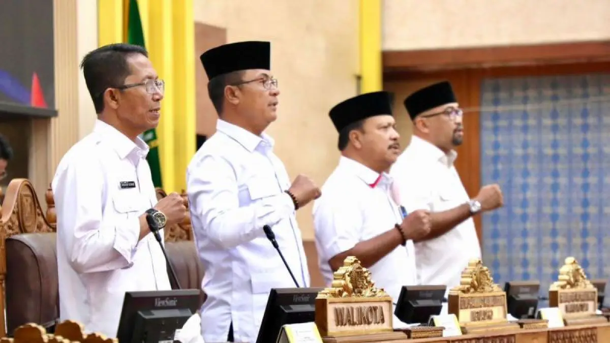  Wali Kota Batam Amsakar Achmad (kiri) bersama pimpinan DPRD Kota Batam pada rapat Rancangan Peraturan Daerah (Ranperda) di Batam, Kepri, Rabu (2/9/2026). F. Diskominfo Batam
