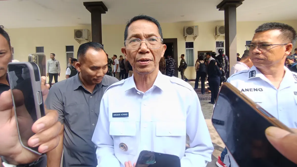 Wali Kota Batam Amsakar Achmad usai menghadiri konferensi pers pengungkapan 800 kilogram narkotika jenis ketamin HCL di Mapolda Kepri, Selasa (1/9). F. Jamaluddin/Batam Pos