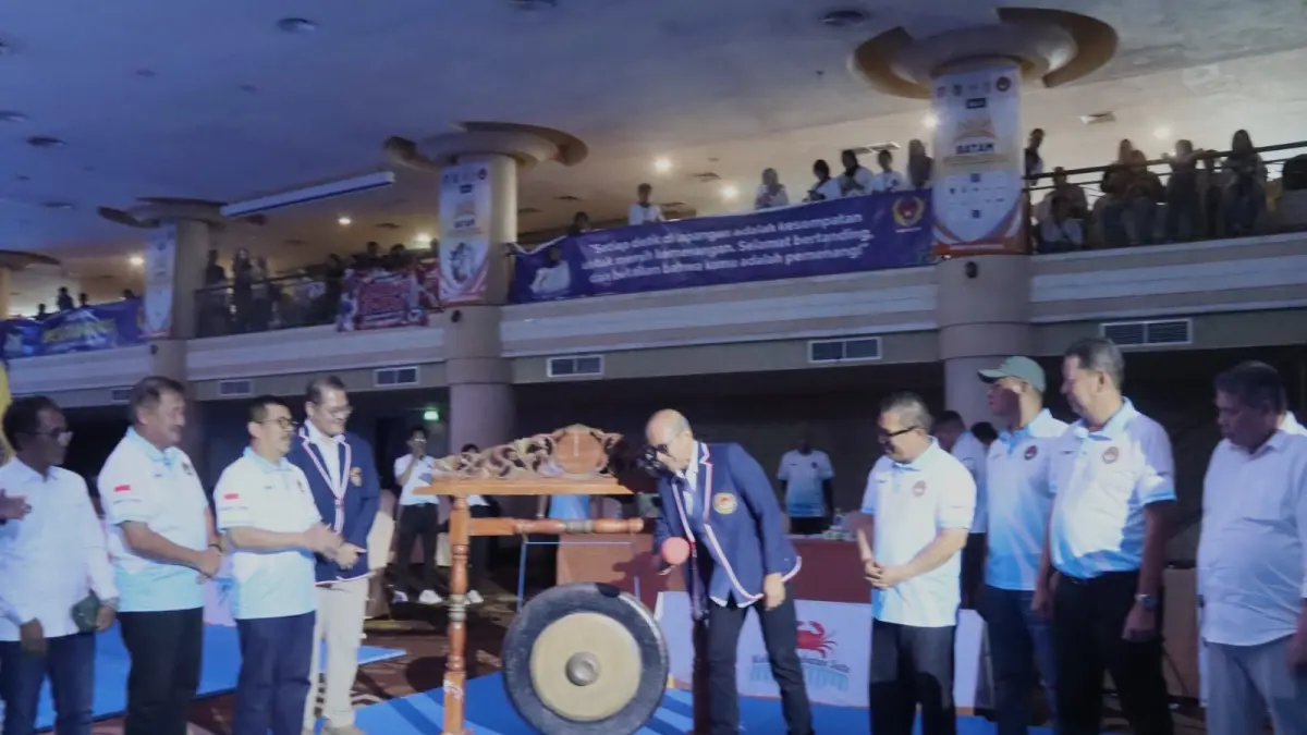 Wakil Ketua Umum II Pengurus Besar Taekwondo Indonesia Mayjen Amrin Ibrahiim  bersama Wakil Gubernur Kepri Nyanyang Harris Pratamura , Ketua KONI Ketua Tekwondo Kepri, dan undangan membuka pertandingan Batam Internasional  Taekwondo Championship 2026 di Pacific Hotel, Jumat (4/9). F Cecep Mulyana/Batam Pos