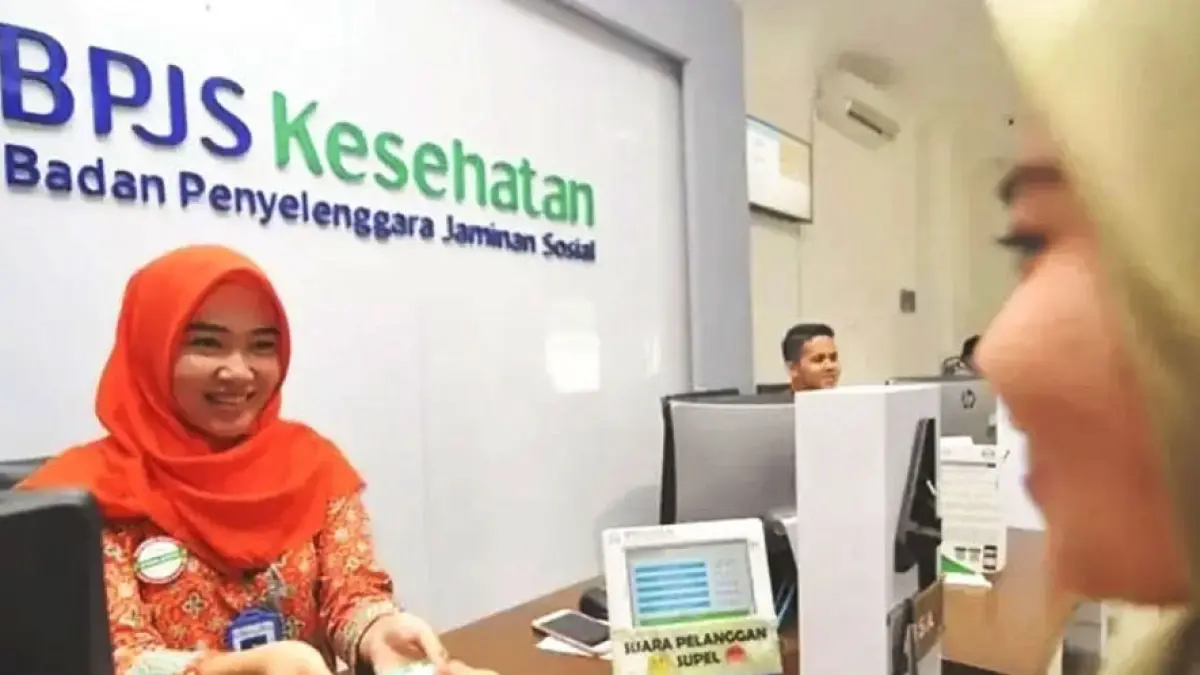 etugas melayani peserta JKN. Tak ingin iuran JKN menunggak? BPJS Kesehatan mengenalkan cara membayar bertahap lewat NADI JKN dan REHAB. Foto: Dokuman Batam Pos