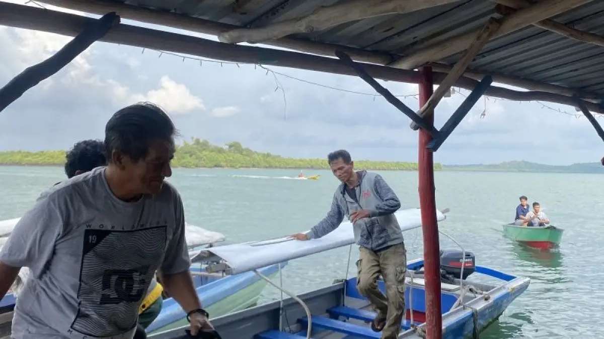 Illustrasi - Penumpang keluar dari boat pancung di Pelabuhan Tanjung Uncang Batam, Kepri (30/7/2026). (ANTARA/Amandine Nadja)
