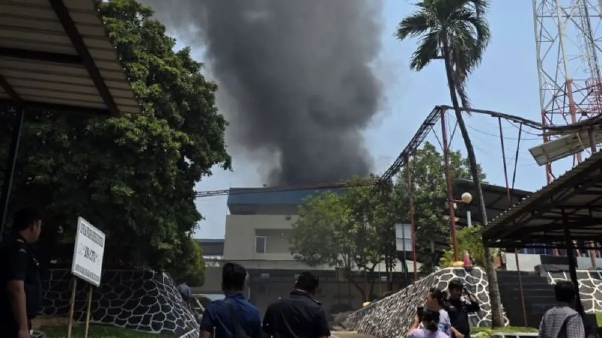 Kejadian kebakaran di gedung bagian belakang Kantor Pelayanan Utama Bea dan Cukai Tipe B di Batu Ampar Batam, Kepri, Kamis (3/9/2026). F. BC Batam 