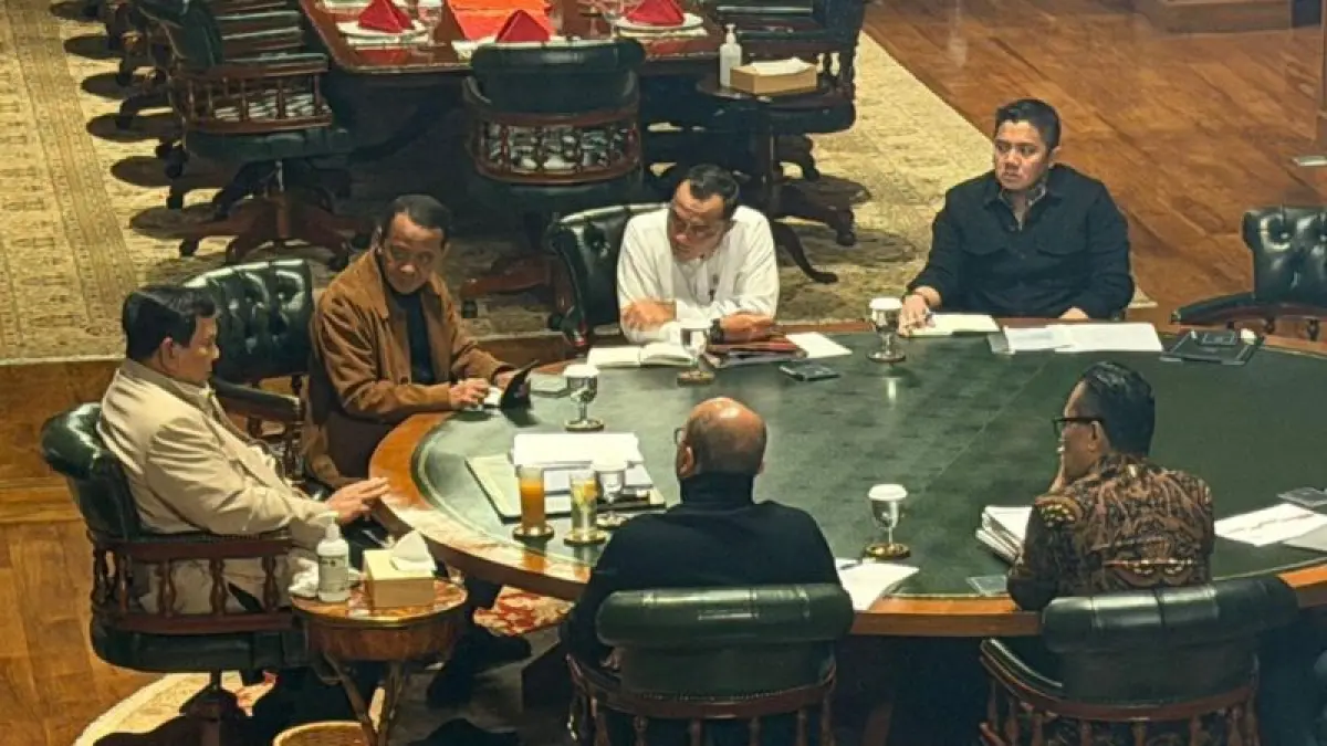 Presiden Prabowo Subianto menerima Menteri Investasi dan Hilirisasi sekaligus Chief Executive Officer (CEO) Danantara Rosan Roeslani, Menteri Energi dan Sumber Daya Mineral (ESDM) Bahlil Lahadalia, serta jajaran Danantara di Hambalang, Bogor, Jawa Barat, Jumat (4/9/2026). ANTARA/HO-BPMI-Sekretariat Presiden