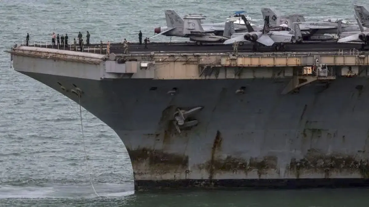 Kondisi Kapal Induk USS Abraham Lincoln milik AS tampak mulai berkarat usai bertugas, termasuk dari kawasan Hormuz. Foto: USA Today