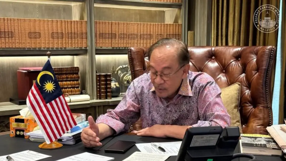 Perdana Menteri (PM) Malaysia Anwar Ibrahim berbincang dengan Presiden ke-7 Republik Indonesia Joko Widodo (Jokowi) melalui sambungan telepon pada Minggu (6/9/2026). (ANTARA/HO-Instagram anwaribrahim_my)
