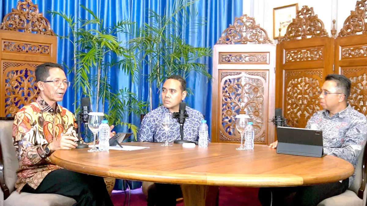 
Singapura dan Batam, dari Mitra Menjadi Saudara
8 September 2026
Podcast yang dipandu Komisaris Batam Pos, Muhammad Iqbal (kanan) dan menghadirkan narasumber Menteri Negara Urusan Luar Negeri dan Dalam Negeri Singapura, Zhulkarnain Abdul Rahim (tengah) dan Kepala BP Batam yang juga Wali Kota Batam, Amsakar Achmad di Wisma Otorita Batam di Sekupang, Kota Batam, Jumat (4/9). Foto: Ari Akbar/Batam Pos