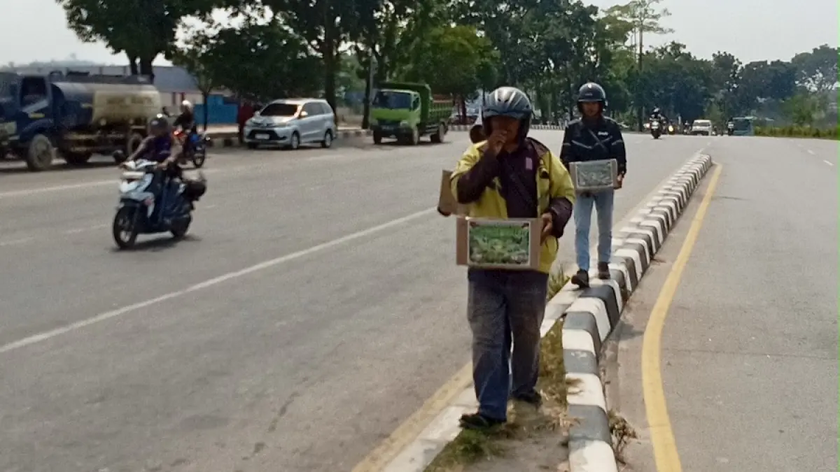 Driver online Batam menggalang dana kemanusiaan melalui aksi Komando Peduli NTT, Selasa (8/9). F.Istimewa