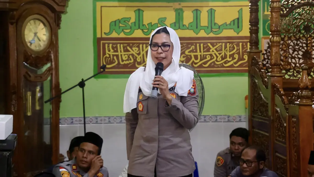 Kabid Humas Polda Kepri Kombes Pol Nona saat menyambangi Rempang. F.Istimewa