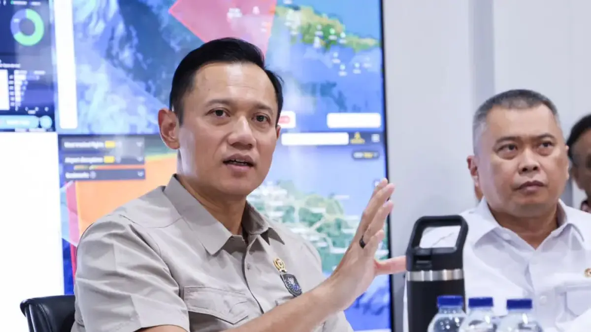 Menteri Koordinator Bidang Infrastruktur dan Pembangunan Kewilayahan Agus Harimurti Yudhoyono (AHY) saat meninjau Posko Bersama di Terminal 1 Bandara Internasional Soekarno-Hatta, Senin (7/9) sore/(Istimewa).
