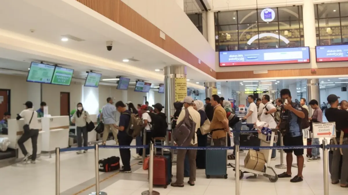 Suasan Bandara Hang Nadim Batam saat Bandara Soetta di buka. F.Cecep Mulyana/Batam Pos