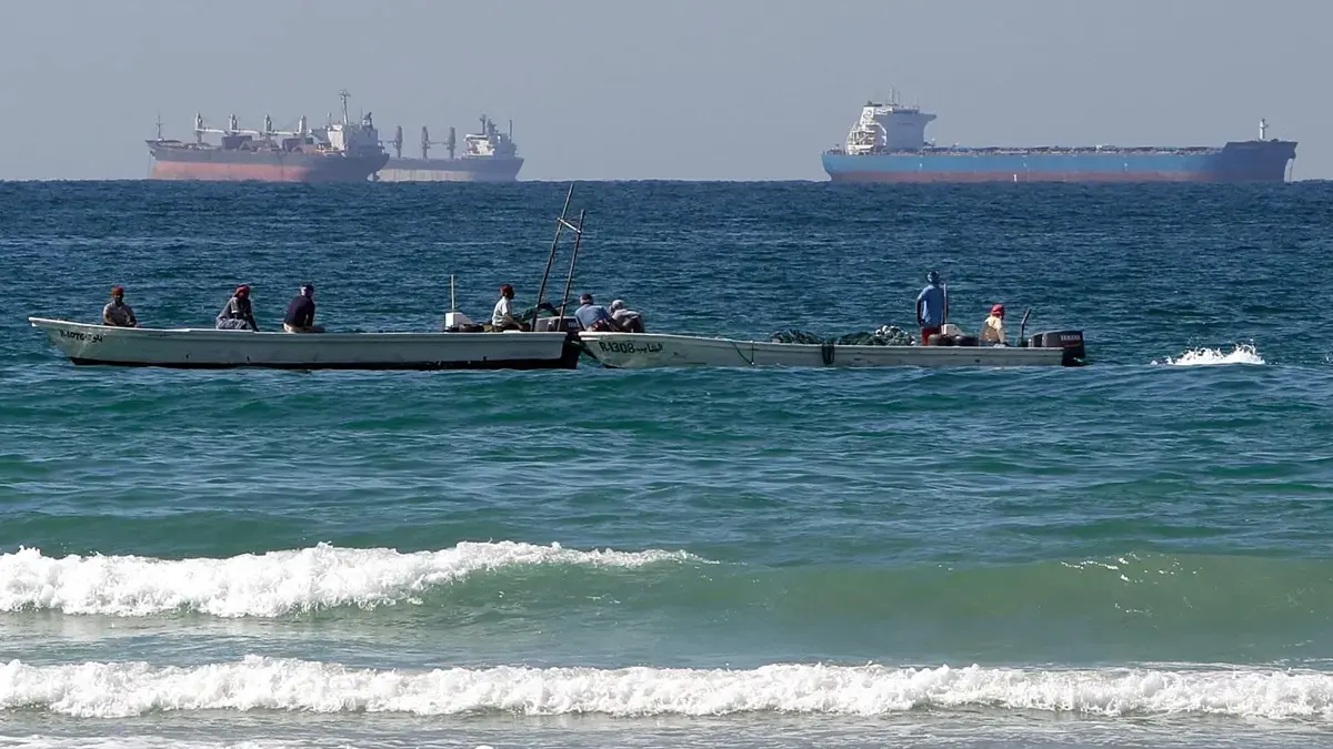 Ilustrasi kapal tanker di perairan Selat Hormuz. (AP Photo/Kamran Jebreili)