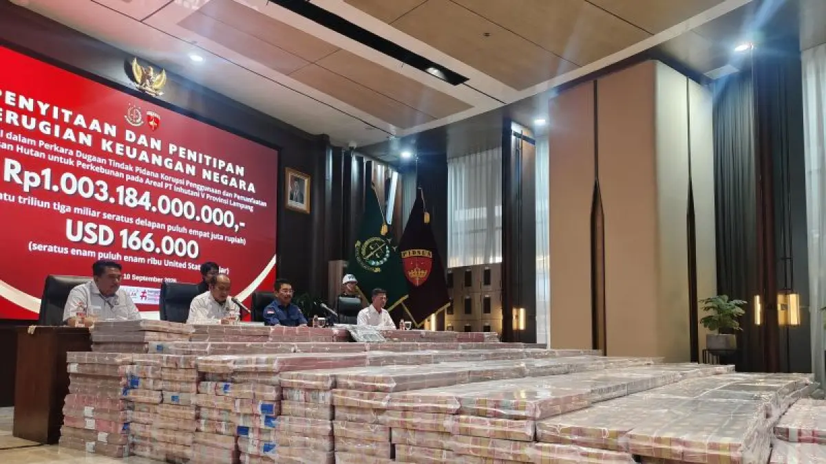 Jampidsus Kejaksaan Agung menggelar konferensi pers mengenai penyitaan uang senilai Rp1,003 triliun dan 166 ribu dolar AS dari PT PSMI terkait dugaan korupsi penggunaan dan pemanfaatan kawasan hutan untuk perkebunan oleh perusahaan tersebut di areal PT Inhutani V Lampung di Gedung Jampidsus Kejaksaan Agung, Jakarta, Kamis (10/9/2026). ANTARA/Nadia Putri Rahmani
