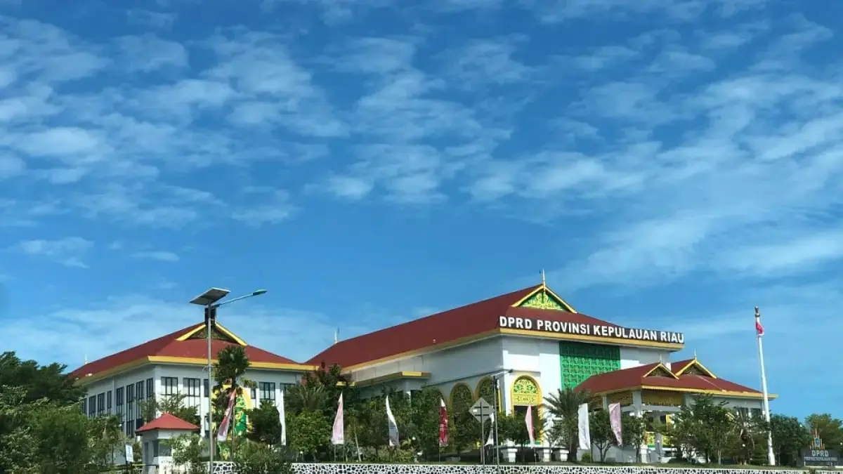Gedung DPRD Provinsi Kepri yang terletak di Dompak, Tanjungpinang. Sebanyak 45 legislator DPRD Kepri terpilih akan dilantik hari ini. F. Dok. Batam Pos