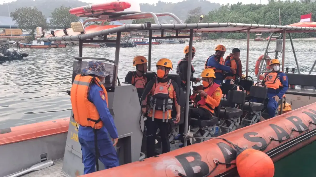 Tim SAR Gabungan melakukan pencarian 5 wartawan atau jurnalis yang hilang saat meliput erupsi Gunung Anak Krakatau di Selat Sunda. (Istimewa)