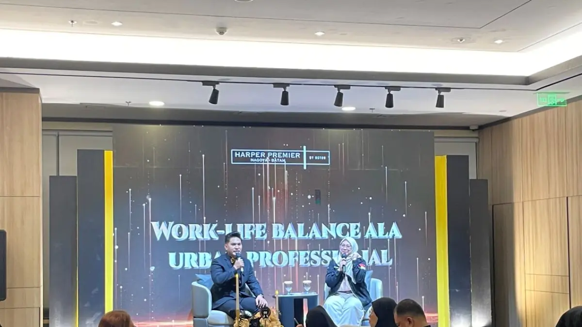 Wenny Nur Annisa dari Himpunan Organisasi Psikologi Kepulauan Riau (Kepri), yang juga merupakan psikolog klinis di Rumah Sakit Awal Bros Batam, berbicara dalam sesi “Go Live Balance” pada Harper Connect 2026 di Harper Premier Nagoya Batam, Jumat (11/9) malam. Foto: M. Sya’ban/Batam Pos