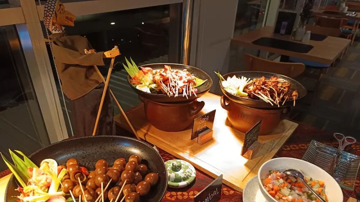 Aneka hidangan Nusantara disajikan dalam program Rona Rasa Nusantara di Shiso Restaurant, Aston Nagoya City Hotel, Batam. Foto: Istimewa