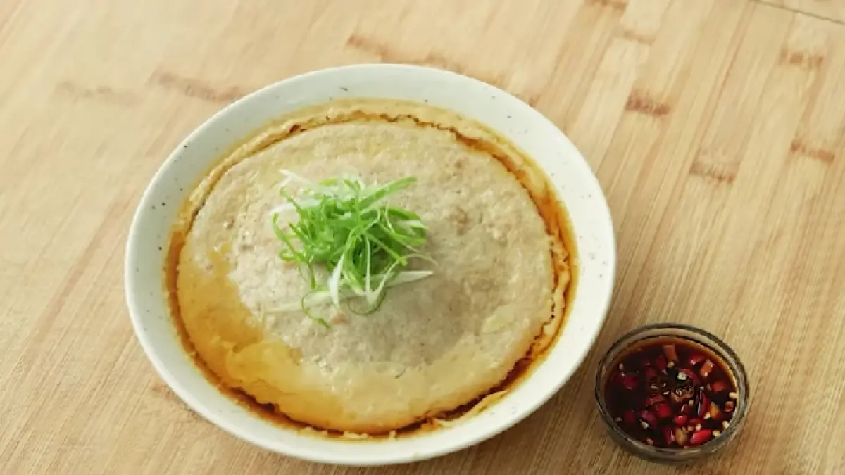 Resep Ayam Cincang Kukus yang Lembut dan Comfort Food./Tangkap Layar YouTube Devina Hermawan