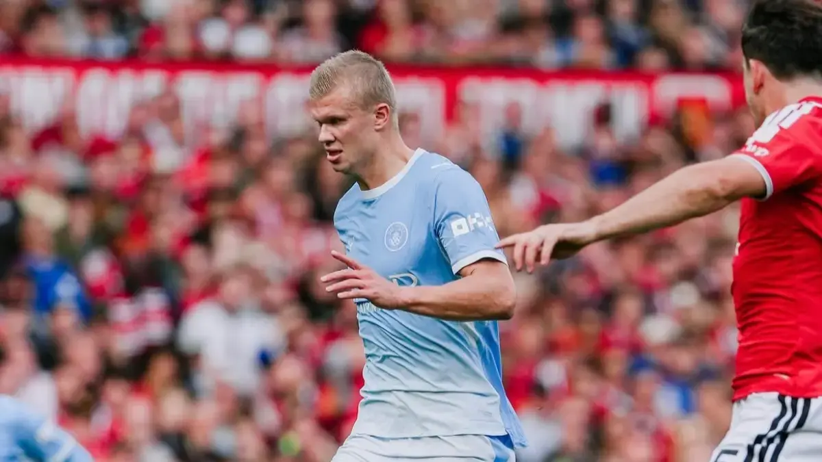 Aksi Erling Haaland saat lawan Manchester United. (Manchester City)