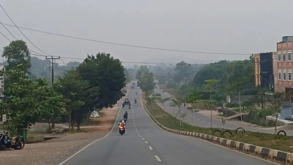 Kabut asap menyelimuti wilayah Kota Tanjungpinang, Kepri, Selasa (15/9/2026). ANTARA/Ogen