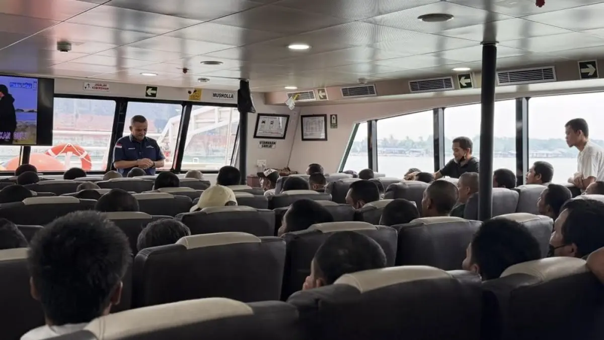 Ratusan WNI dipulangkan dari Semenanjung Malaysia melalui jalur laut menuju Batam, Selasa (15/9). Mereka mengalami persoalan keimigrasian di Malaysia. F.Istimewa