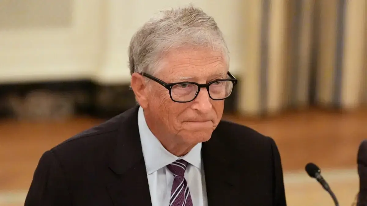 Bill Gates memperingatkan AI dapat memperlebar kesenjangan sosial / Foto: (AP News)