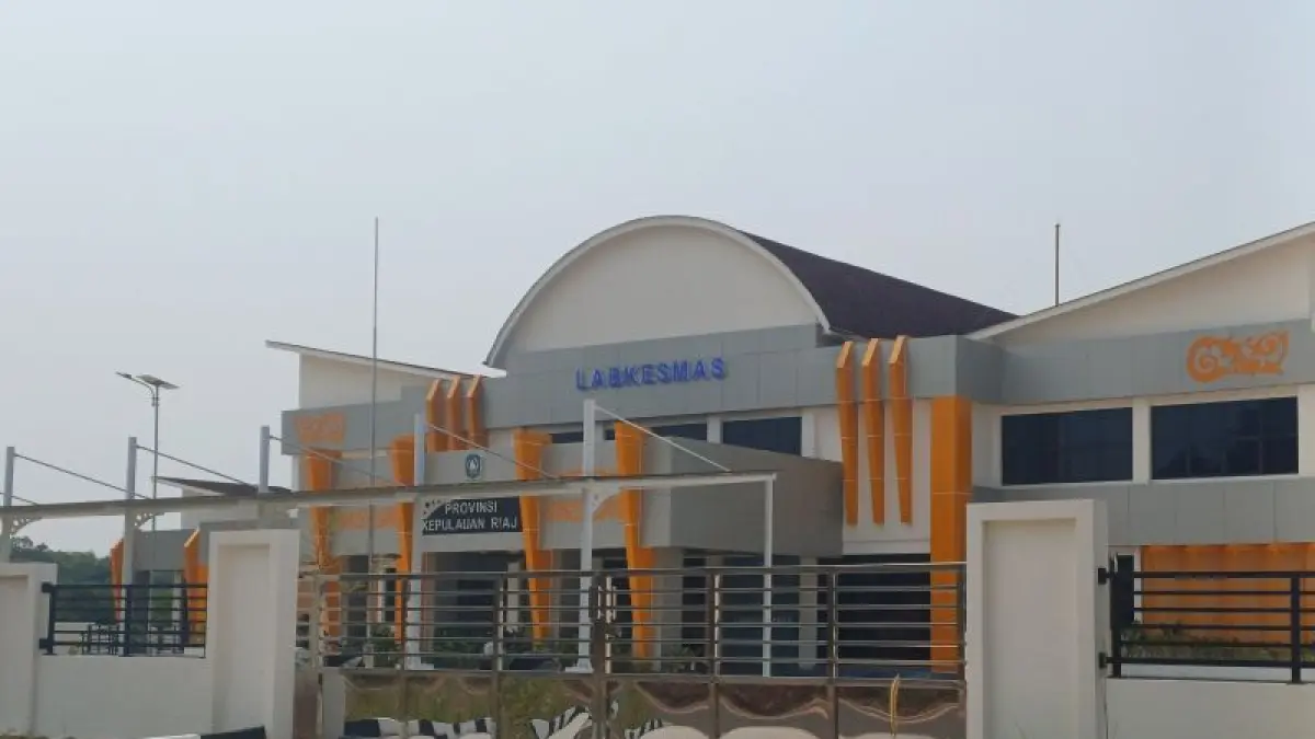 Gedung UPTD Laboratorium Kesehatan Masyarakat (Labkesmas) Provinsi Kepri di Pulau Dompak, Kota Tanjungpinang. ANTARA/Ogen