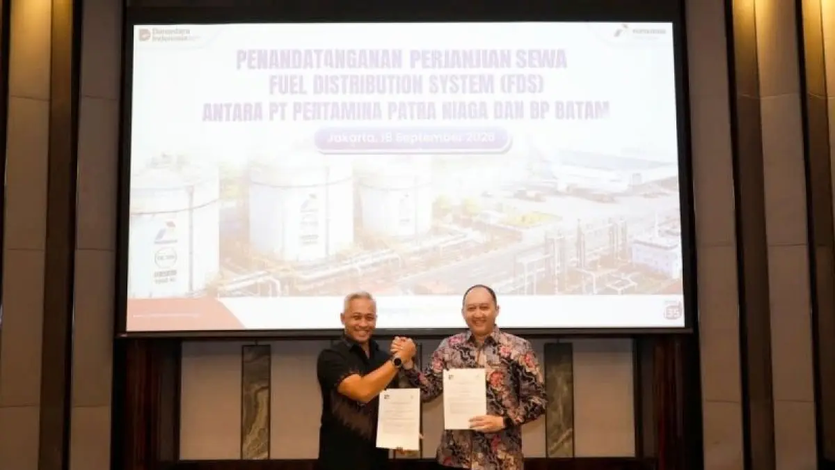 Penandatanganan kerjasama BP Batam dan Pertamina Patra Niaga yang diwakili oleh Anggota/Deputi Bidang Pengusahaan BP Batam Denny Tondano dan Vice President Aviation Fuel Business PT Pertamina Patra Niaga, Yosep Iswadi di Jakarta, Jumat (18/9/2026). (ANTARA/HO-BP Batam)