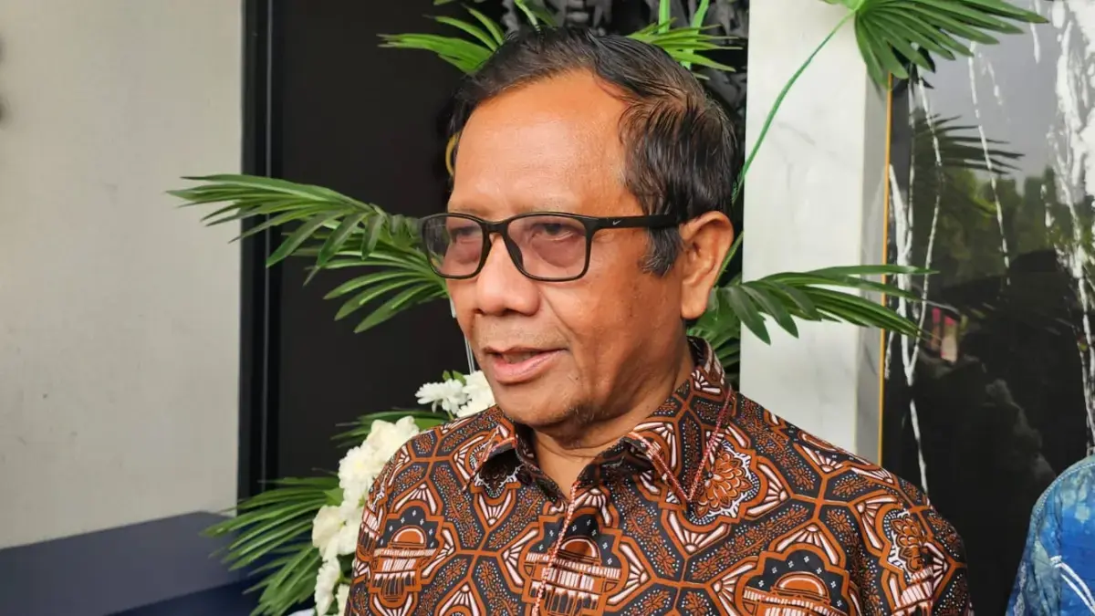 Mantan Menteri Koordinator Bidang Politik, Hukum, dan Keamanan (Menko Polhukam) Mahfud MD di kawasan Senayan, Jakarta, Selasa (21/4). (JawaPos).