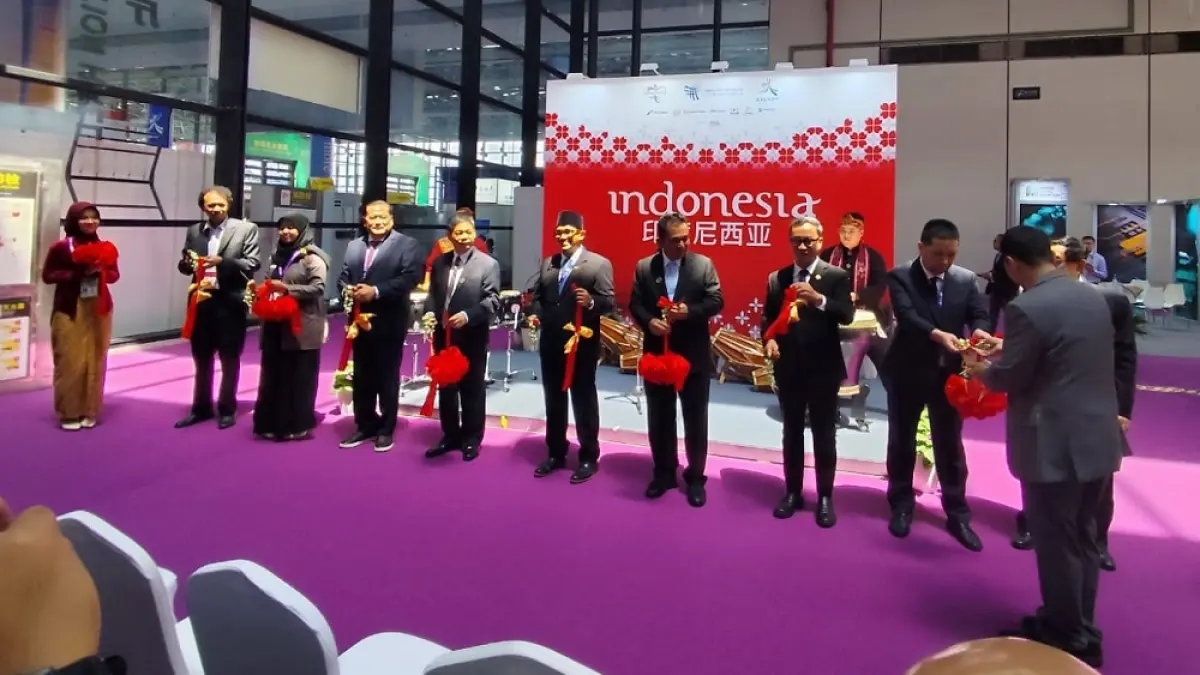 Peresmian Paviliun Indonesia di Hall D NICEC dalam rangka CAEXPO CABIS ke-23, 17-21 September 2026. Hadir dalam kesempatan itu; Konsul Jenderal Republik Indonesia (Konjen RI) di Guangzhou, Arianto Surojo,;Gubernur Kepri, Ansar Ahmad; Wakil Ketua Umum KADIN Andy Azhar Cakrawijaya; serta Ketua Mastel Sarwoto Atmosutarno; dan Pemilik Maspion Group, Alim Markus. Termasuk juga perwakilan pemerintah China menghadirkan Wakil Ketua Konferensi Konsultatif Politik Rakyat Daerah Otonomi Guangxi Zhuang, Wu Jiashi, dan Deputi Direktur Sekretariat China ASEAN Expo, Tang Hongping. Foto: Jawa Pos Group