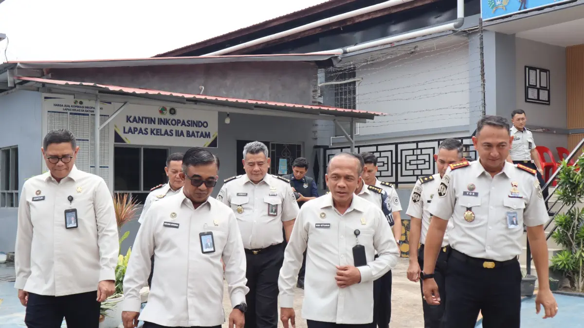 Irjen Kemenimipas Dr. Rudi Setiawan saat melakukan kunjungan kerja ke Lapas Batam, Kamis (24/9). F.Istimewa