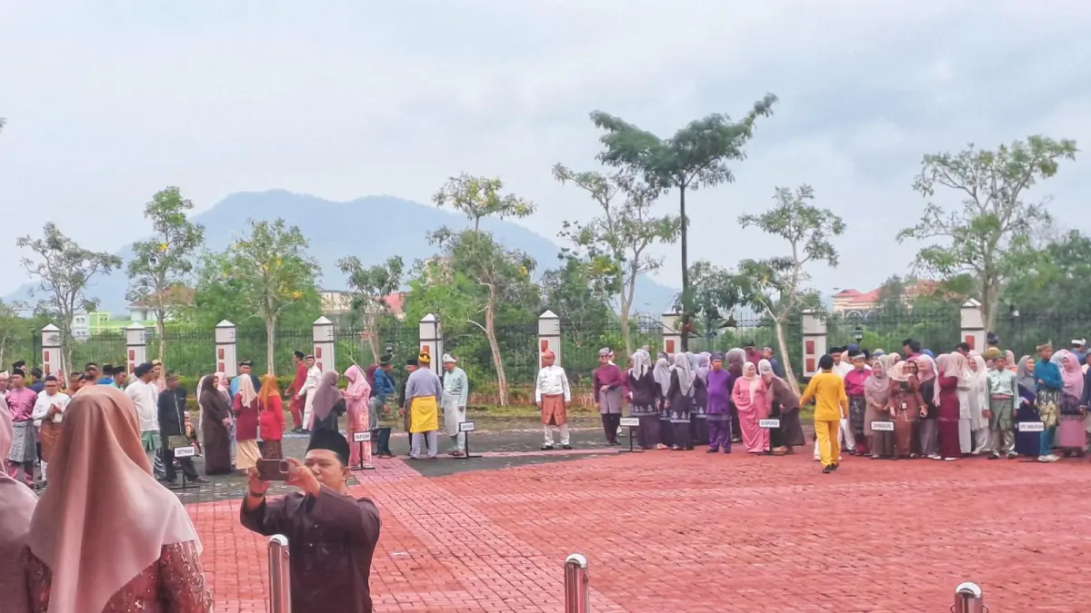 Kondisi setelah Upacara Peringatan Hari Jadi Ke-24 Provinsi Kepri tingkat Kabupaten Bintan 2026 di halaman Kantor Bupati Bintan, Kamis (24/9/2026) pagi. F.Slamet Nofasusanto/Batam Pos.