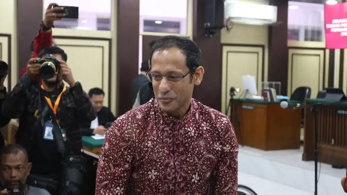 Mantan Menteri Pendidikan Kebudayaan Riset dan Teknologi sekaligus terdakwa kasus korupsi pengadaan Chromebook Nadiem Anwar Makarim mengikuti sidang di Pengadilan Tinggi. (JawaPos)