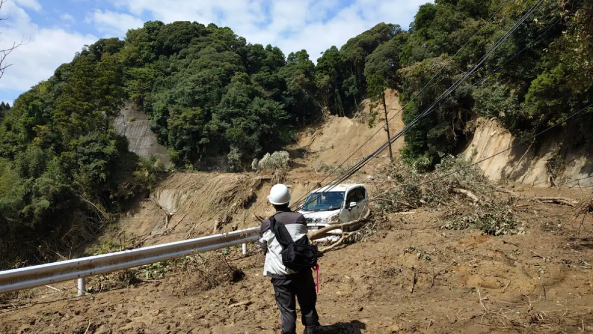 Salah satu sudut wilayah Prefektur Chiba, Jepang. Listrik belum bisa dialirkan ke sana.