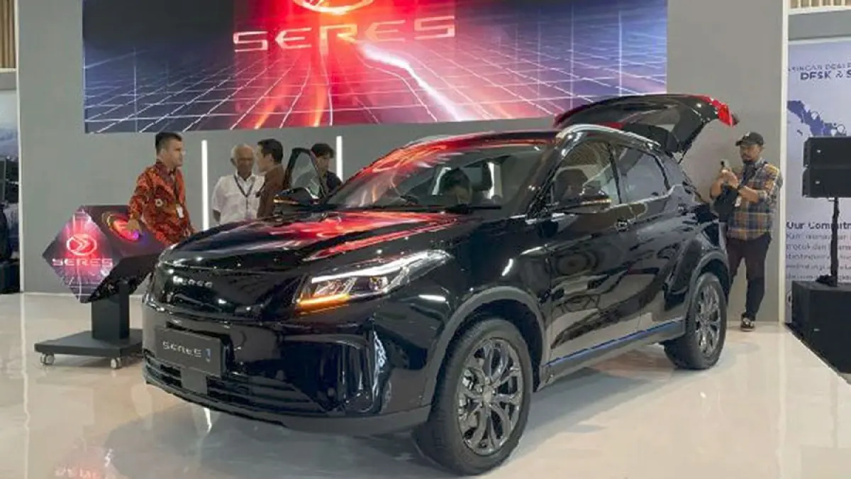 Seres E3 varian baru mobil listrik yang diluncurkan di ajang PEVS 2025. Foto: jawapos.com